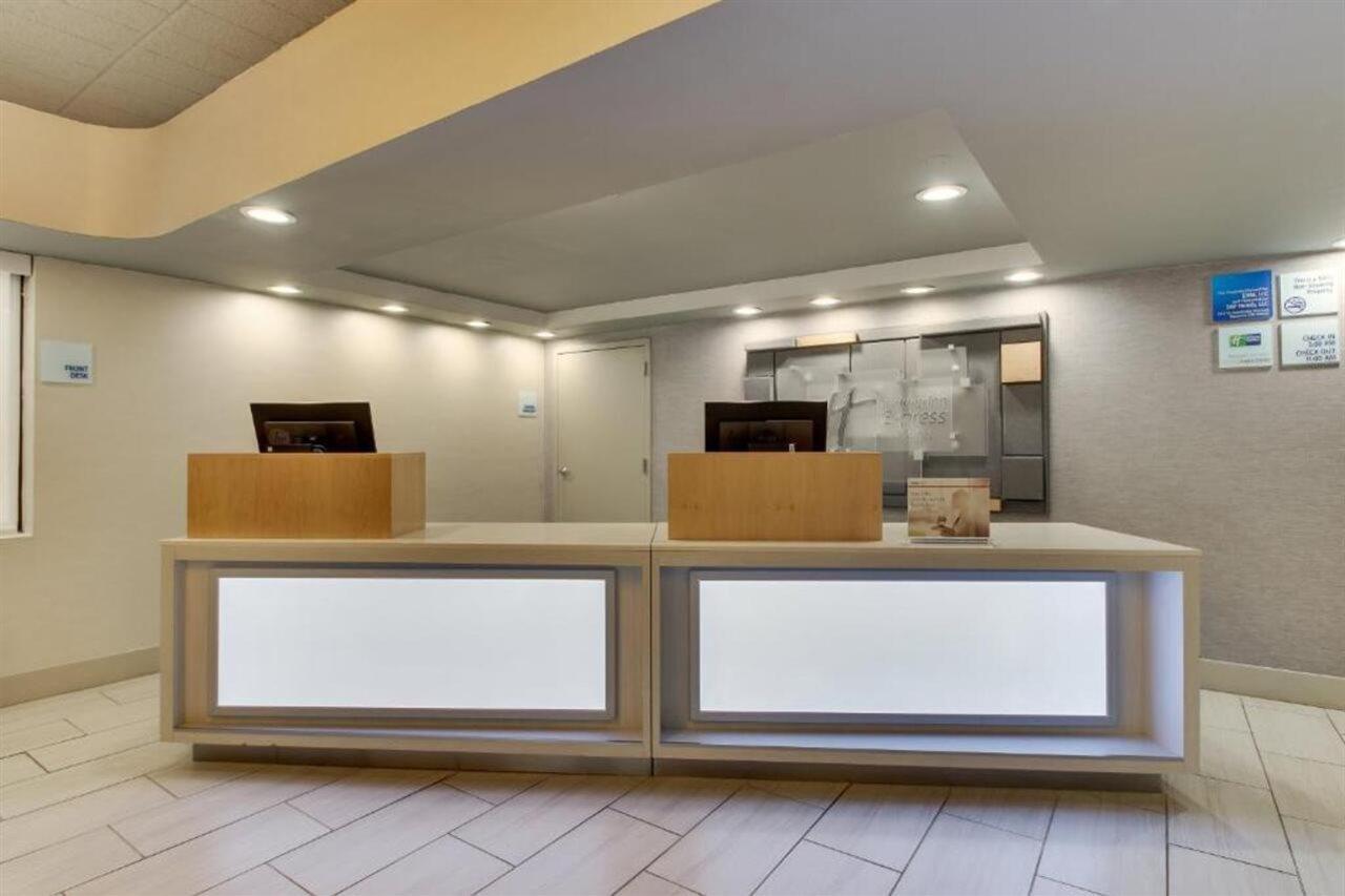 Hotel Express - Scranton Airport By Ihg